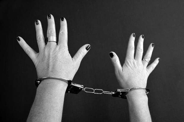 Москвичку арестовали за фото в нацистской фуражке на сайте интим-услуг