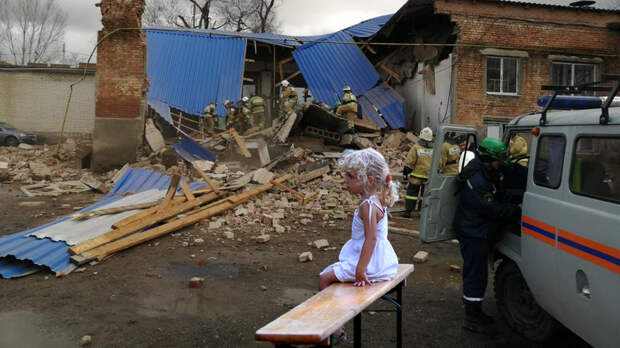 Пятничные новости Ростова об обрушении здания, гибели ребенка и поезде-отеле