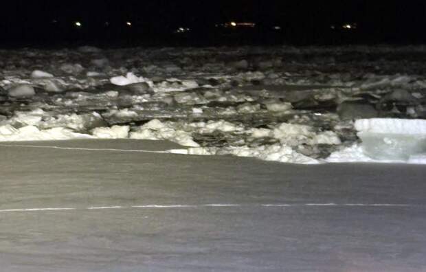 Самарские сотрудники ПСС 5 часов искали мужчину и женщину, застрявших посреди Волги