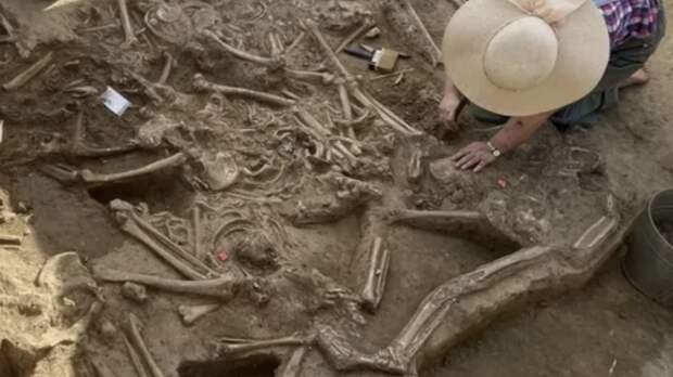 Женский скелет среди останков 23 монахов озадачил испанских археологов