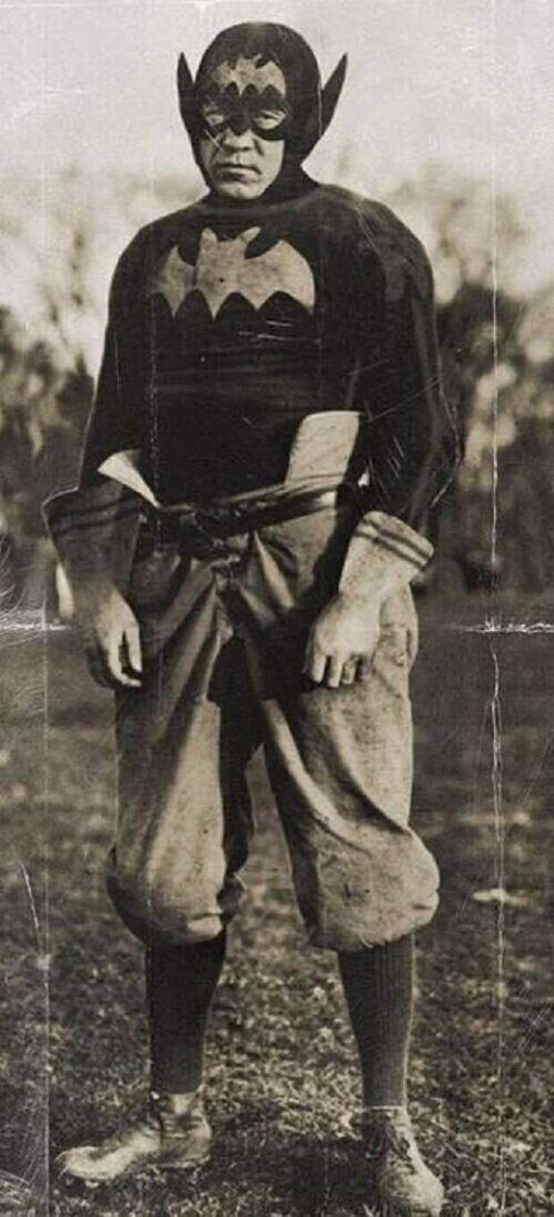 Бэтмен, начало, 1930 год Бэтмен, начало, 1930 год
