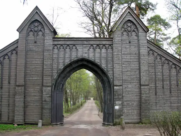 "Тянутся сосны в прозрачное небо, глыбы гранита заснули давно..." Парк Монрепо в Выборге