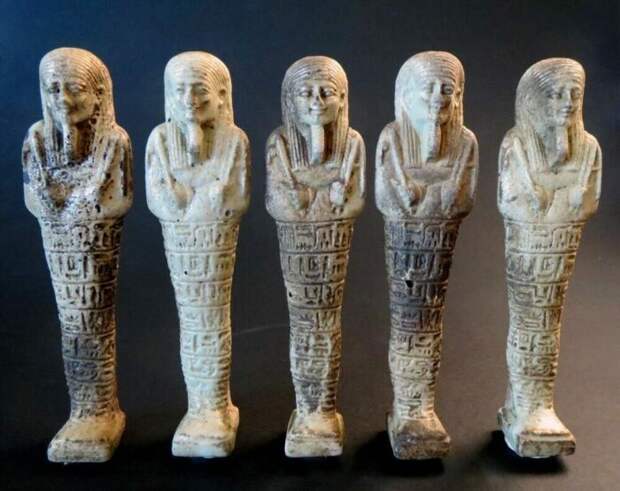 Фараон отправлялся в царство мертвых в сопровождении ушебти, эти статуэтки там должны были ожить и стать слугами их господина / Фото: mif-mira.ru