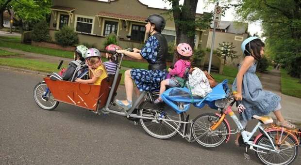 Этим родителям давно пора задуматься о транспорте более вместительном   дети, прикол, юмор