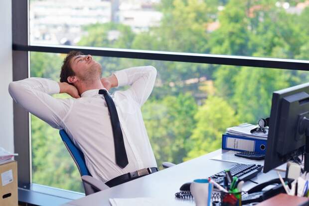 Госдума рассмотрит законопроект о сокращении на один час рабочего дня в пятницу