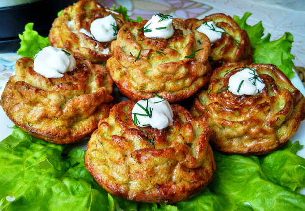 Кабачковые маффины с начинкой кексы из кабачков с колбасой, кабачковые маффины с колбасой, видео рецепт, видео