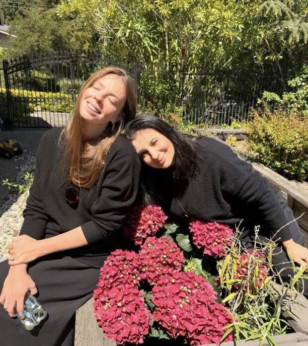 Екатерина Стриженова показала редкое фото с дочерью, которая живёт в США