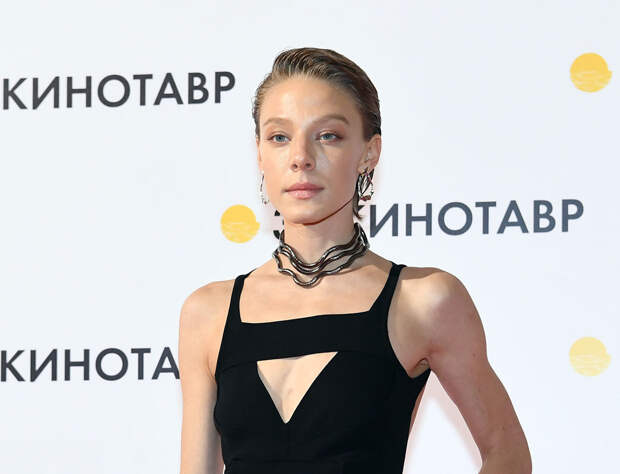 Актриса Алена Михайлова призналась, что красные дорожки вызывают у нее стресс