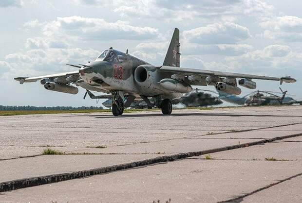 Старичок Су-25 еще побомбит врага. Так ли нужен легендарный «Грач» на СВО и есть ли ему замена?