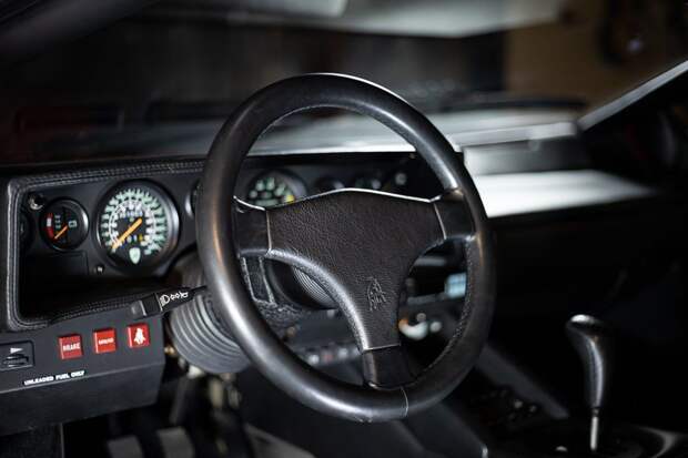 Редкий юбилейный Lamborghini Countach с минимальным пробегом