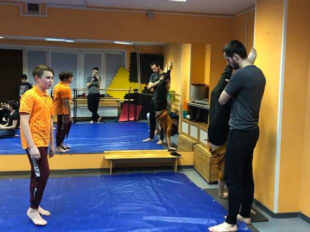 Здоровые привычки — детям: спортивную силовую тренировку провел для бирюлевцев «Союз»
