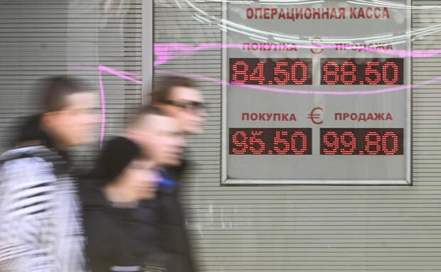 Набиуллина объяснила ослабление рубля двумя факторами