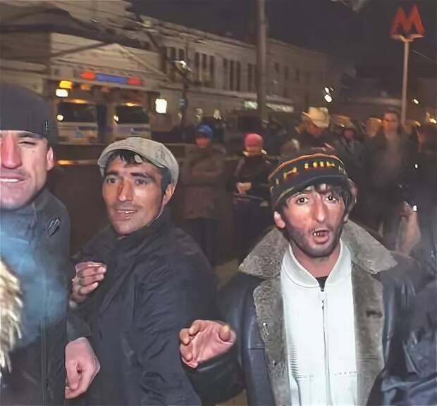 «У нас просто менталитет горячий»: как закончилась эпоха «заходите кто хотите» для приезжих и почему чемодан-вокзал - теперь не пустые слова