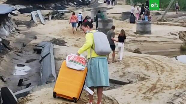 В Анапе туристов эвакуировали из отелей из-за непогоды