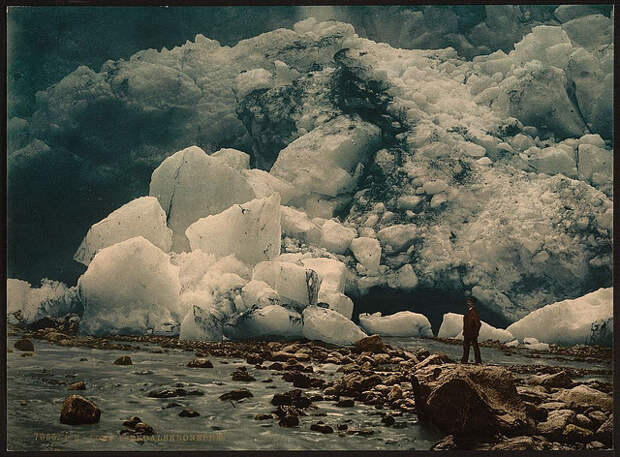 Фотографии людей на фоне могущественных ледников
