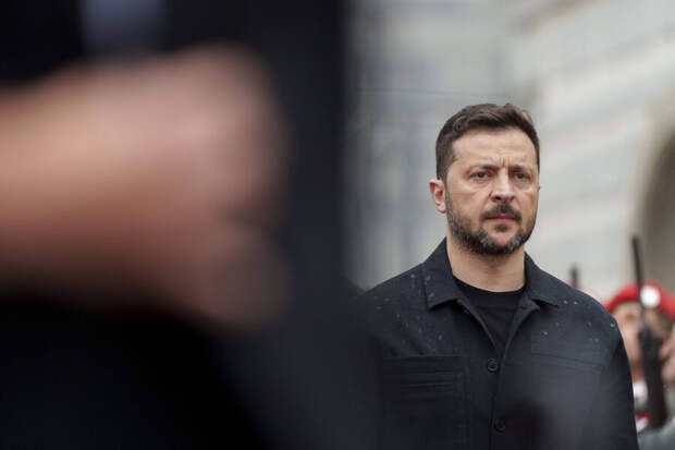 Экс-премьер Украины резко раскритиковал новую версию мирного плана от Зеленского