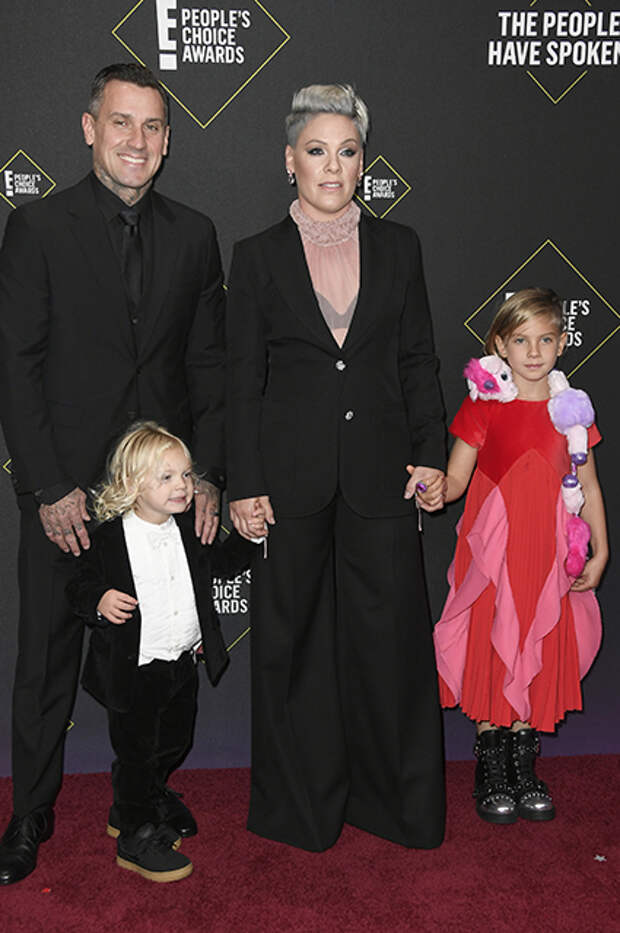 Пинк и Кэри Харт с сыном Джеймсоном и дочерью Уиллоу Сейдж