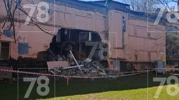 В Петербурге частично обрушилось здание детского сада