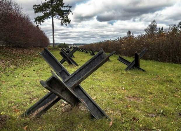 В Крыму накануне задержали 20 человек и раздали им повестки в военкомат. Речь идёт о группе поддержки, которая собралась возле райсуда в Симферополе.