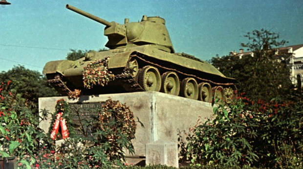 13 апреля — День освобождения Симферополя от немецко-фашистских захватчиков