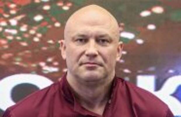 Шоу-бизнес: Оставил бывшим женам долг в 13 млн, 8 лет не общался с сыновьями и женился на поклоннице с 2 детьми: Как выглядит молодая жена Константина Соловьева