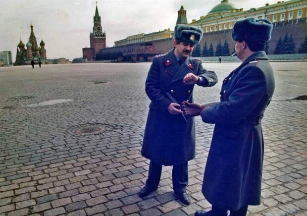 Патрулирование опустевшей Красной площади. 27 марта 1991. 