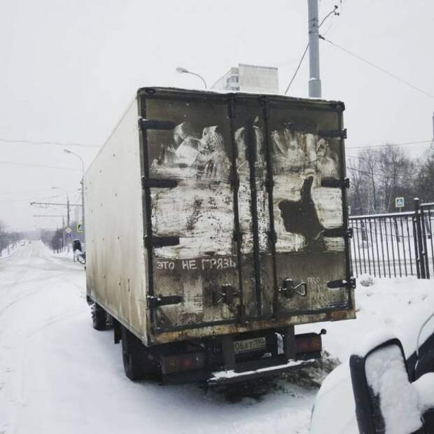 Московский художник использует грязь на авто в качестве холста