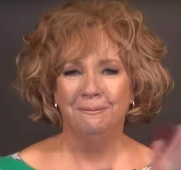 На 60-летие матери дочь отвела ее к стилисту и подарила ей волшебное преображение: фото