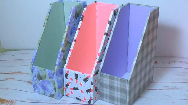 Применила упаковочную бумагу и старый гофрированный картон. чтобы сделать функциональные органайзеры для дома.