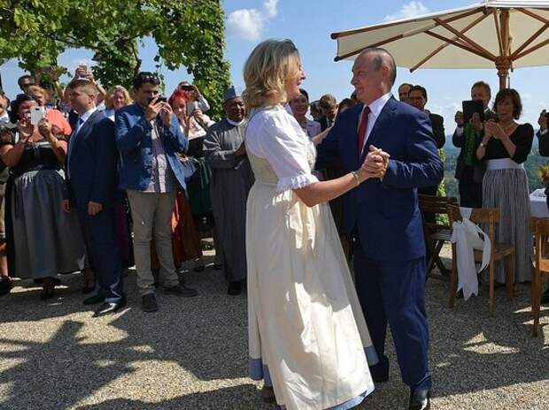 Любимицу Путина побил муж Любимицу Путина побил муж