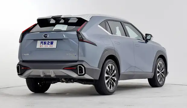 Футуристичный, гибридный, китайский и с агрегатами Toyota. Представлен кроссовер Trumpchi Emkoo