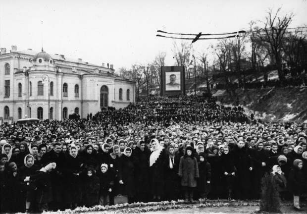 Stalin-umer-narodnoe-gore3.jpg