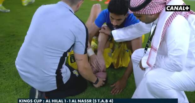 Роналду плакал несколько минут после поражения от «Аль-Хилаля» в финале саудовского Кубка: сначала – лежа на поле, затем – сидя на скамейке