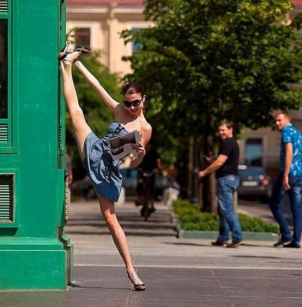 Просто журнальчик почитать встала...