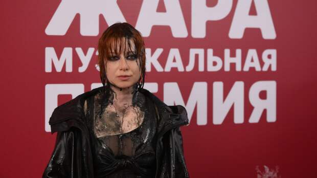 Конфликт с Гагариной, абьюз и жуткий перфоманс: где сейчас Юлия Савичева