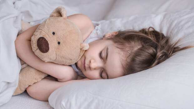 Колыбельную поёт робот, мама — в телефоне: как умная колонка крадёт у вашего ребёнка навык строить отношения?