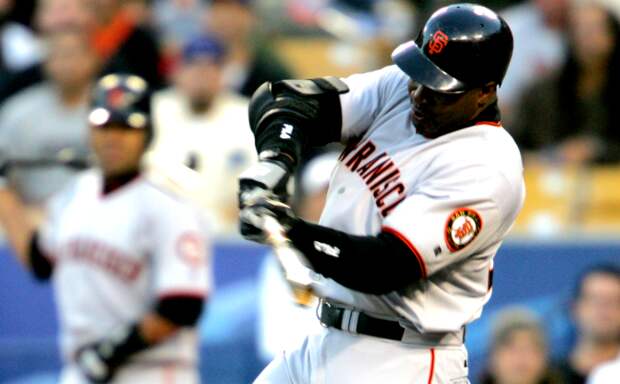 barry bonds hitting baseball