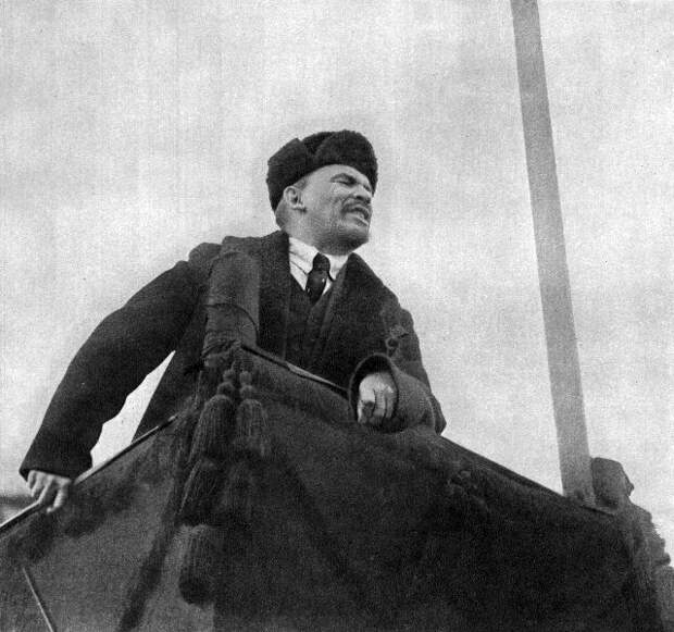 ленин на митинге