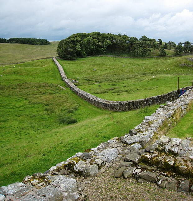 Вал Адриана - северная граница римской Британии протяженностью 117 км