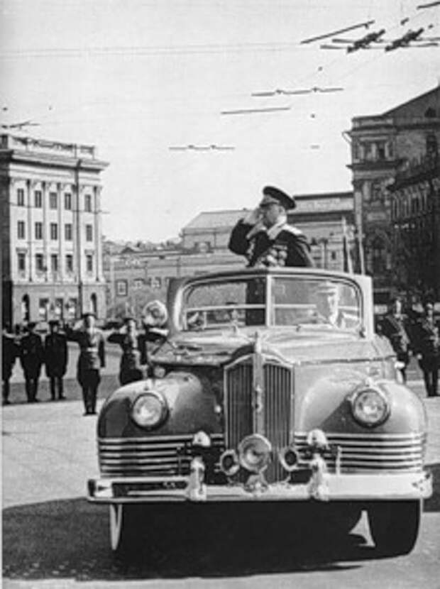 Фотобиография маршала победы Георгия Константиновича Жукова.