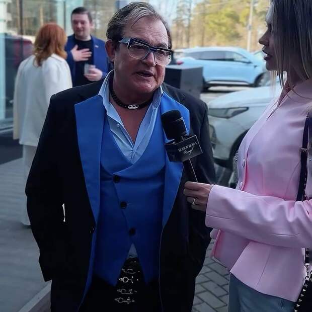 Деталь на штанах Диброва привлекла внимание публики после скандала с расстегнутой ширинкой