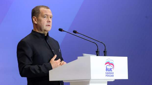 Медведев заявил о беседе «двух безмозглых русофобов» в Ереване