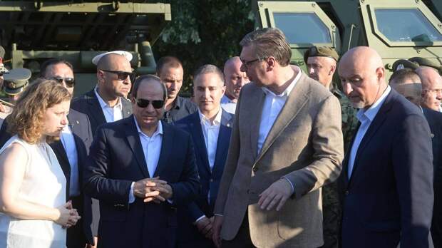 Президенты Сербии и Египта посетили военную выставку в Белграде