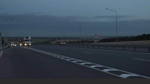 На российской трассе 5 автомобилей переехали мужчину