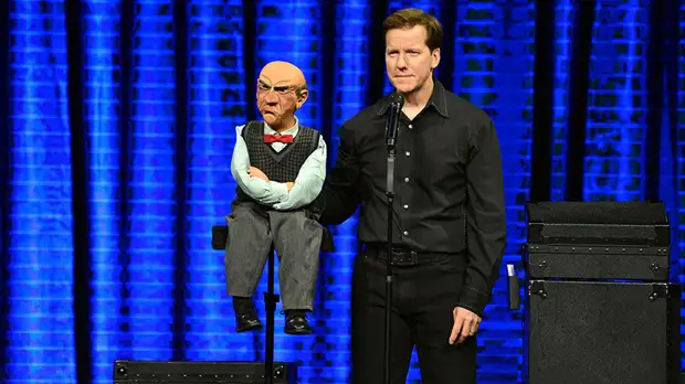 «Мне казалось резонным выдать номер с мёртвым террористом»: Джефф Данэм о стендапе, чревовещании и рискованном юморе