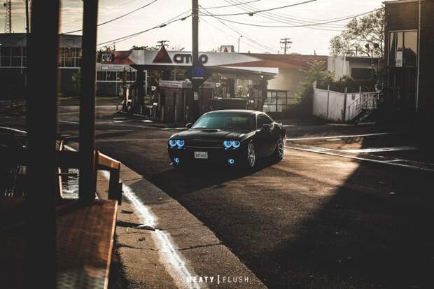 Dodge Challenger на дорогущих тапках принес stance в США Dodge Challenger на дорогущих тапках принес stance в США challenger, dodge, мускул-кар, тюнинг