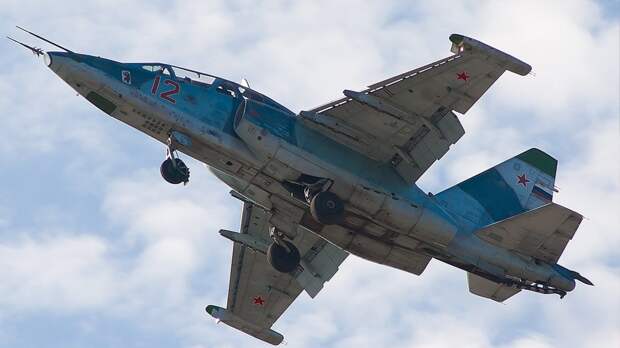 Опубликованы кадры ударов двух Су-25 ВКС РФ по укрепрайону ВСУ в Авдеевке