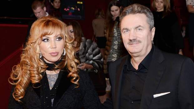 Поженились спустя 25 лет: история любви Маши Распутиной и Виктора Захарова