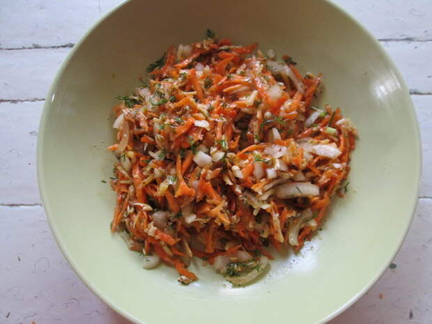 Пирог из слабосолёной селёдки с овощами - удивительный рецепт