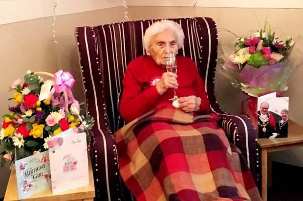 105-летняя бабушка объяснила своё долголетие отсутствием секса 105 лет, ynews, бабуля, день рождения, долголетие, интересное, фото
